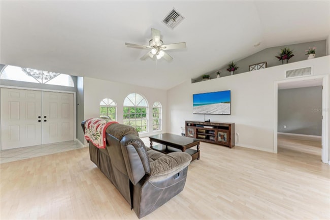 Building Photo - 4132 Shorewood St