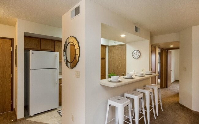 Building Photo - Large One Bedroom Walking Distance to UIHC, Available 7/1/2026