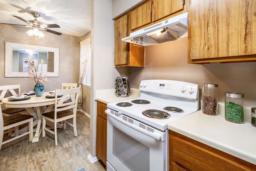 Building Photo - 701 W Longspur Blvd