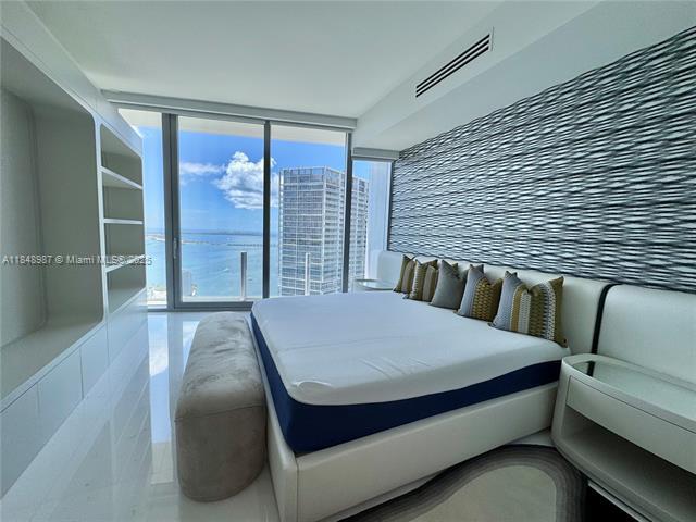 Building Photo - 300 Biscayne Boulevard Way