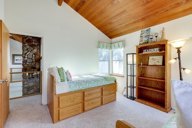 Building Photo - 2760 Trenton Ave