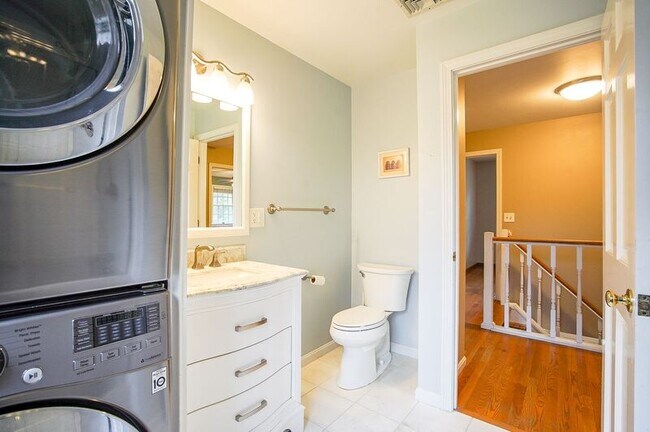 Building Photo - 14 Horseshoe Ln