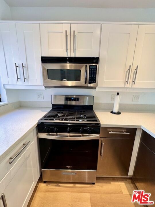 Building Photo - 10926 Bluffside Dr
