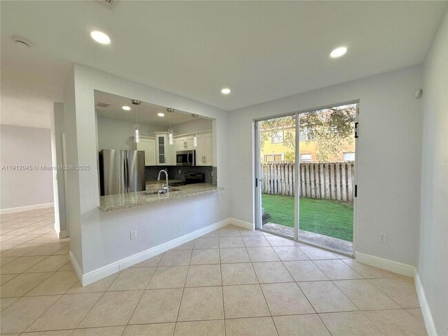 Building Photo - 922 NW 134th Ave