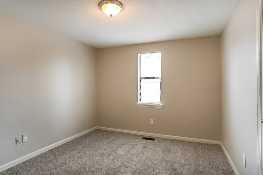 Building Photo - 5840 Pair Ct