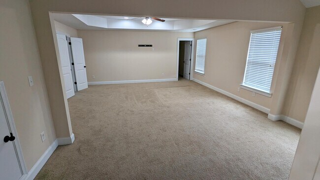 Building Photo - 718 Erika Ln