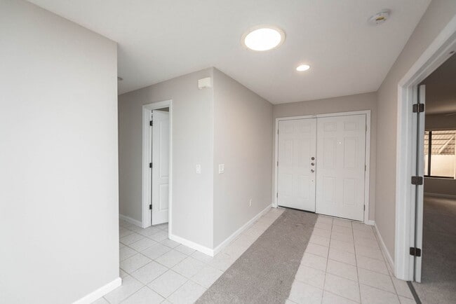 Building Photo - Welcome to this spacious three-bedroom, three-bath home in the heart of Palm Bay