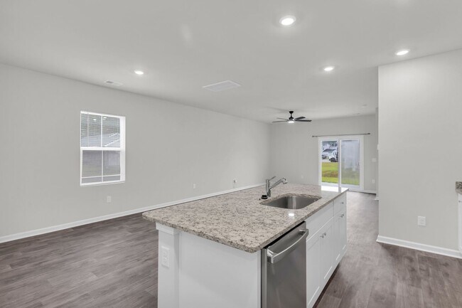 Building Photo - Single Family Home - Long Term Rental