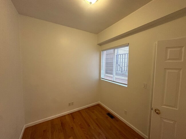 Building Photo - NML222 (222-12th)