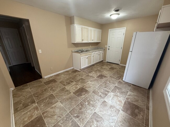 Building Photo - 2505 Rosebrier Ave