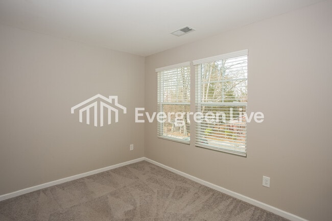 Building Photo - 331 Bell St