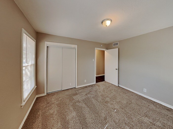 Building Photo - 5201 Sabelle Ln