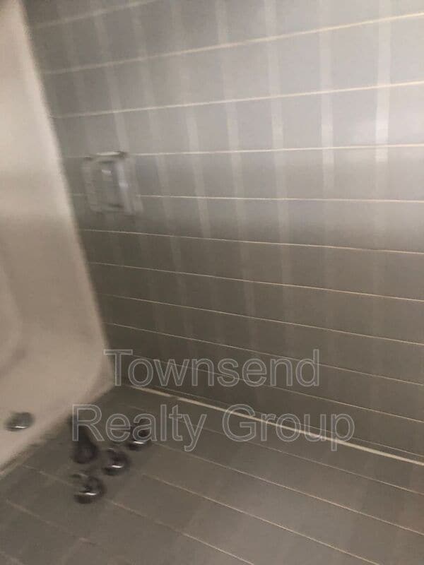 Building Photo - 2133 Jennie Linn Dr