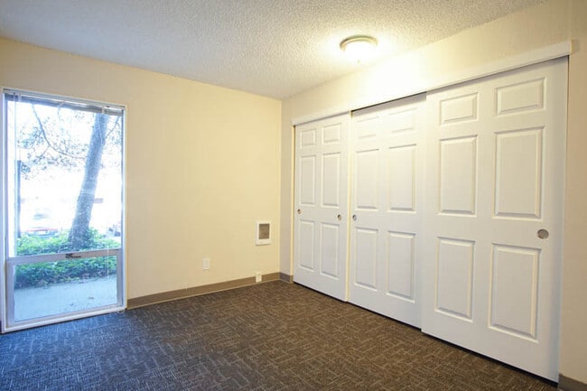 Building Photo - Cozy 1-Bedroom Near OHSU Ready Mid-April!