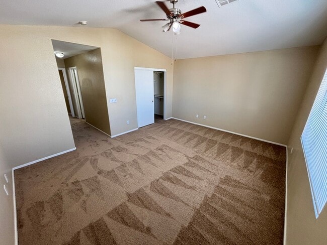 Building Photo - Gorgeous 5Bed/2Bath Home located in Sunris...