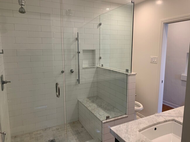 Building Photo - 3781 Greenwood Ave