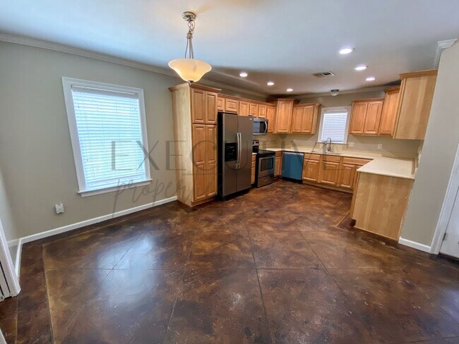 Building Photo - 3BR/2BA Home with Attached Garage & Fenced Backyard in an Established Lake Charles Neighborhood