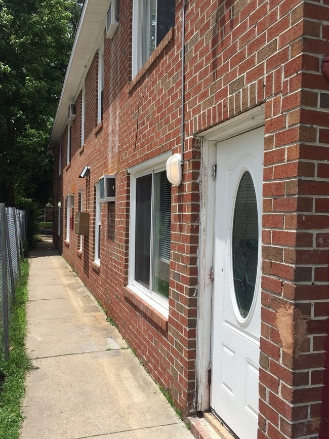 Side View 2 - 6 UNIT APARTMENT BUILDING