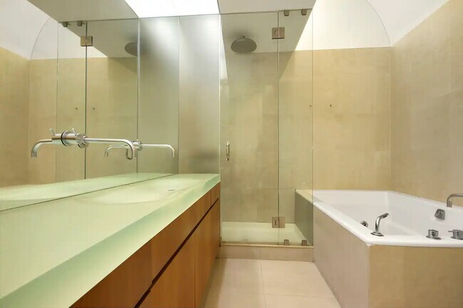 Building Photo - 1 Bond St