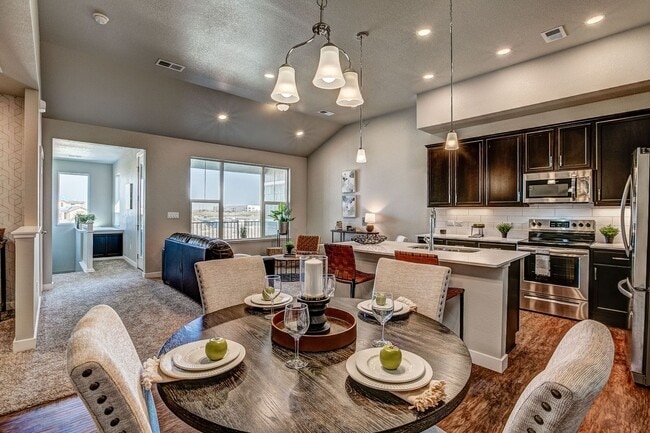 Building Photo - Move-In Ready 3-Bedroom Townhome with Garage & Modern Finishes in Loveland!