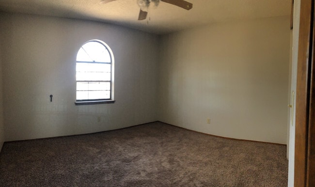 Building Photo - 3424 Running Deer Dr