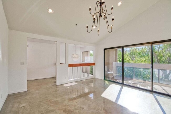 Building Photo - 867 Village Square S