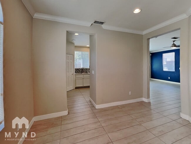 Building Photo - 5325 Dunlay Dr