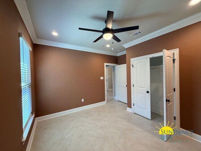 Building Photo - Custom-crafted details shine throughout this stunning 3-bedroom home in Magnolia at the Bluffs in...