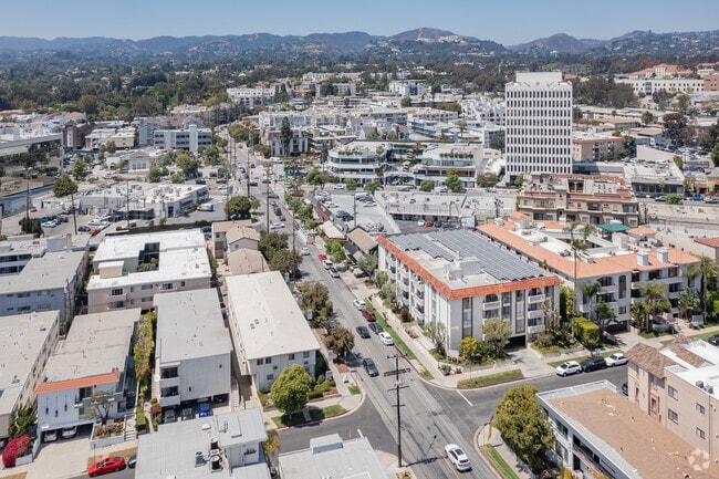 Aerial Photo - 922 S. Barrington