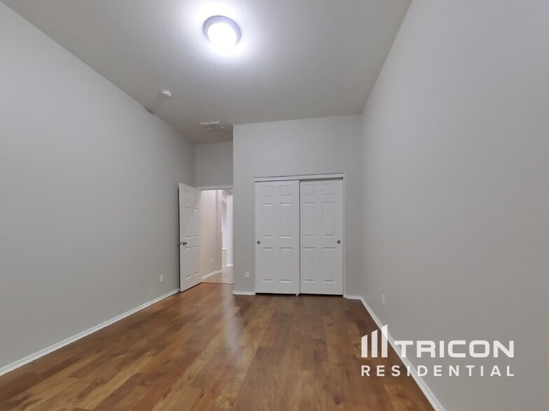 Building Photo - 13570 W Port Au Prince Ln