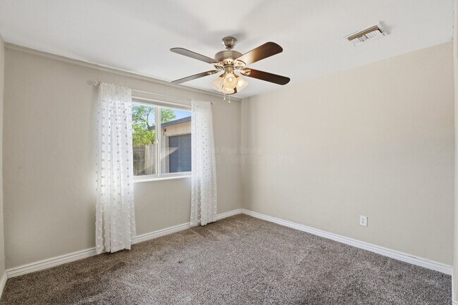 Building Photo - 1901 N Rosemont Blvd