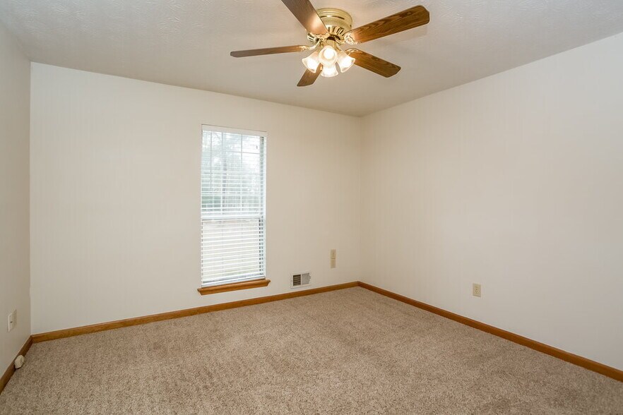 Building Photo - 105 Bennington Dr