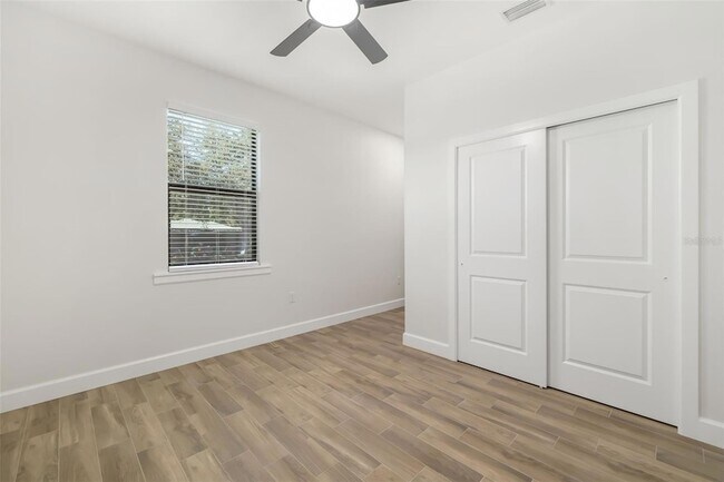 Building Photo - 118 Ruby Ave N