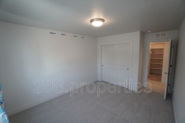 Building Photo - 245 E Caldera St