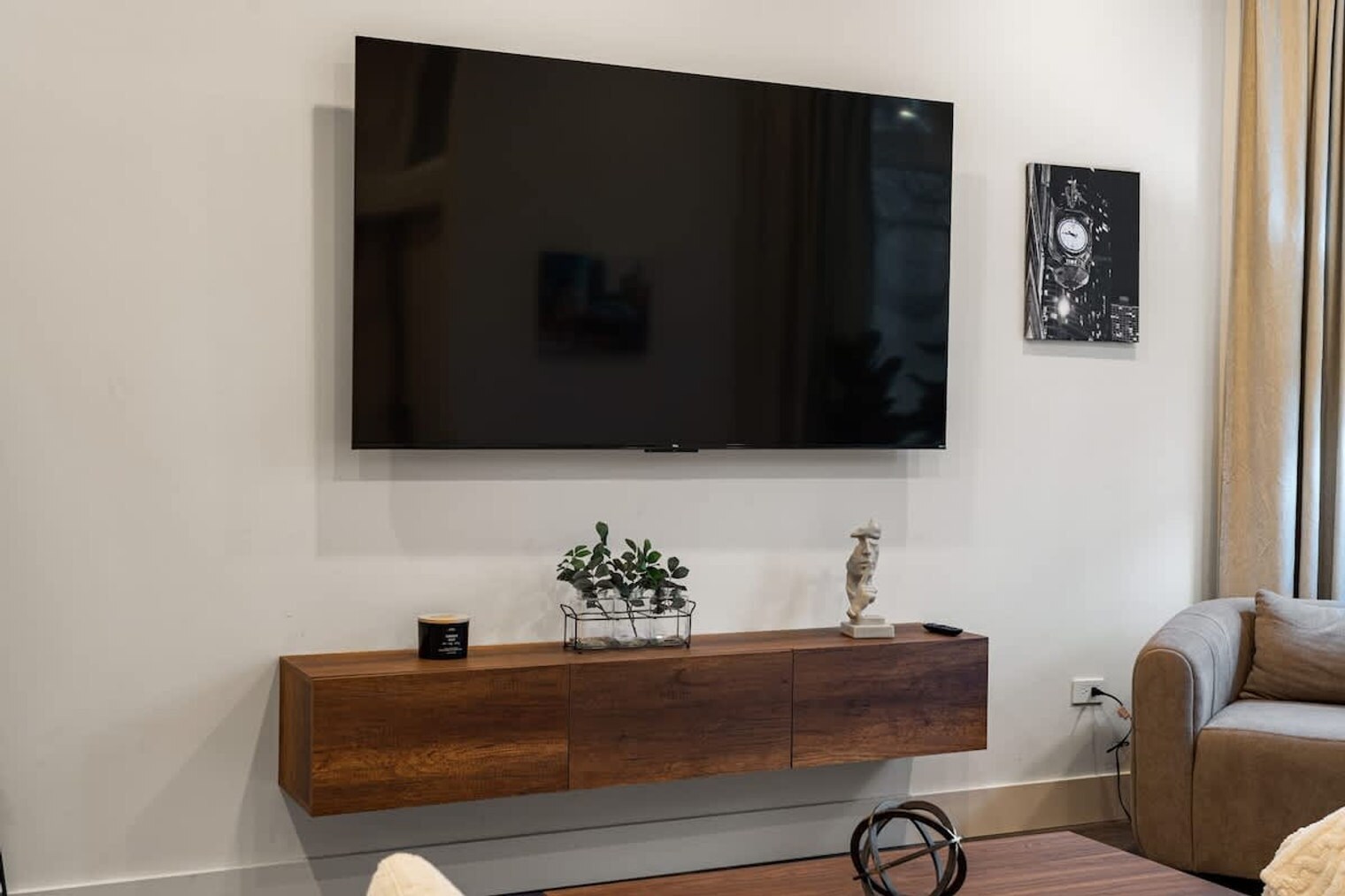 Building Photo - 1543 N Claremont Ave