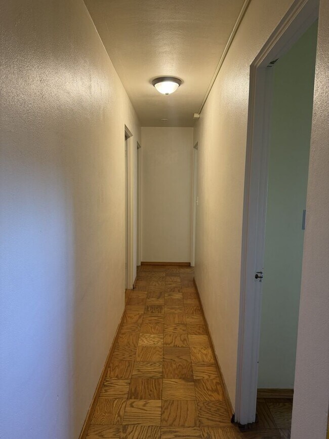 Building Photo - 1150 N 5th St