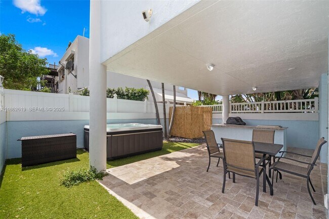 Building Photo - 311 N Surf Rd