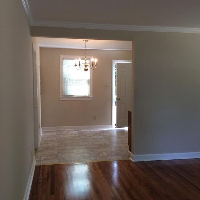 Building Photo - 808 Peyton St