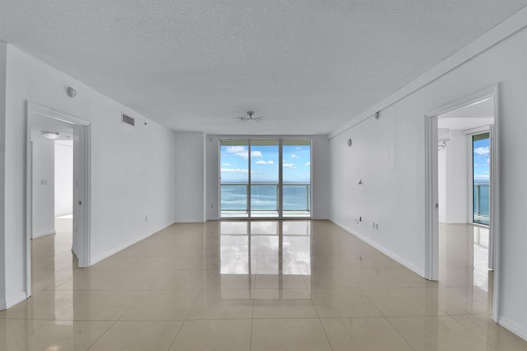 Building Photo - 16699 Collins Ave