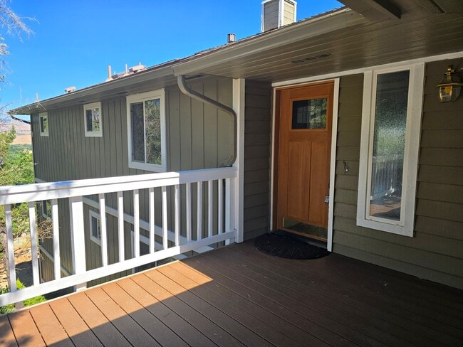 Building Photo - Spacious 5 Bedroom Home With Valley Views In SW Reno!