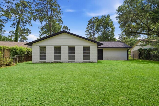Building Photo - 3507 Lake Ridge Bend