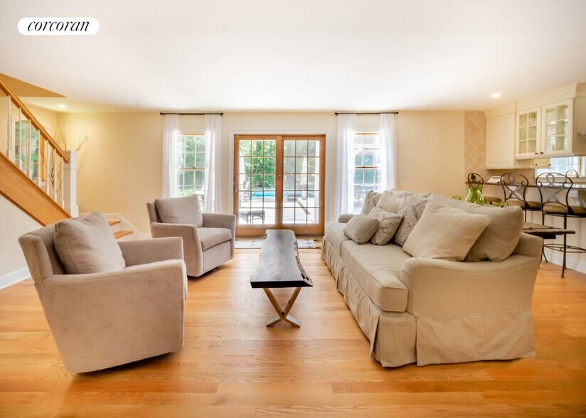 Building Photo - 1532 Noyac Road