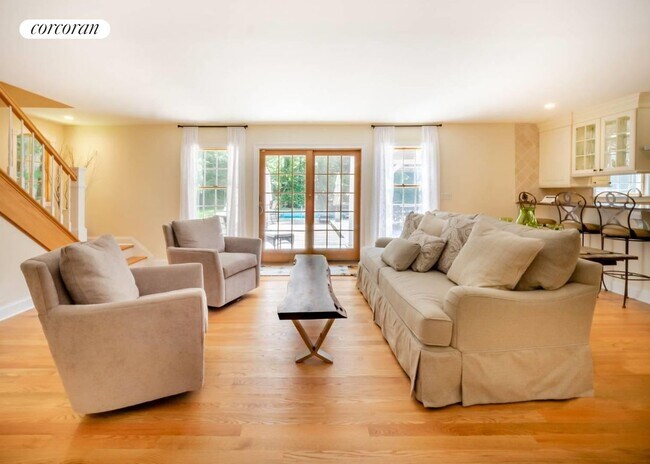 Building Photo - 1532 Noyack Rd