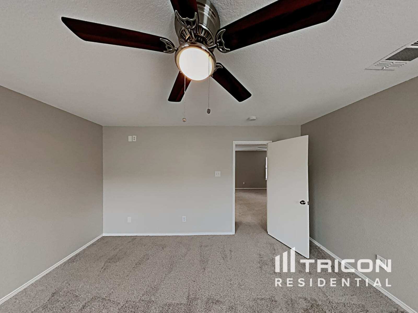 Building Photo - 1720 Vineridge Ln