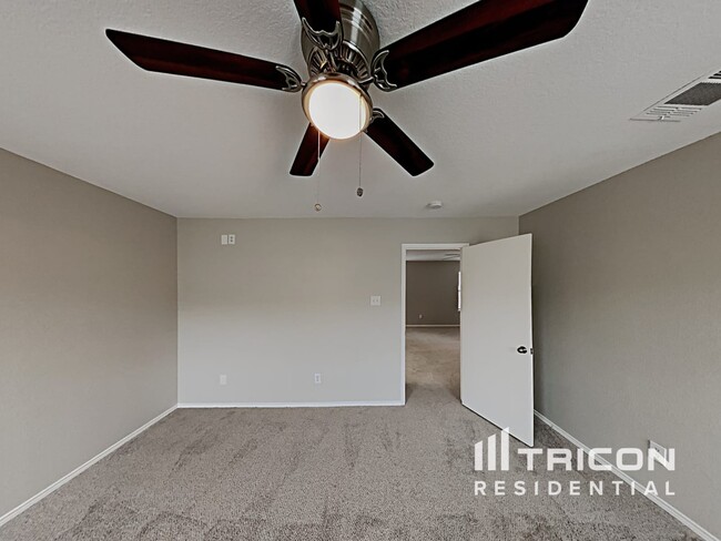 Building Photo - 1720 Vineridge Ln