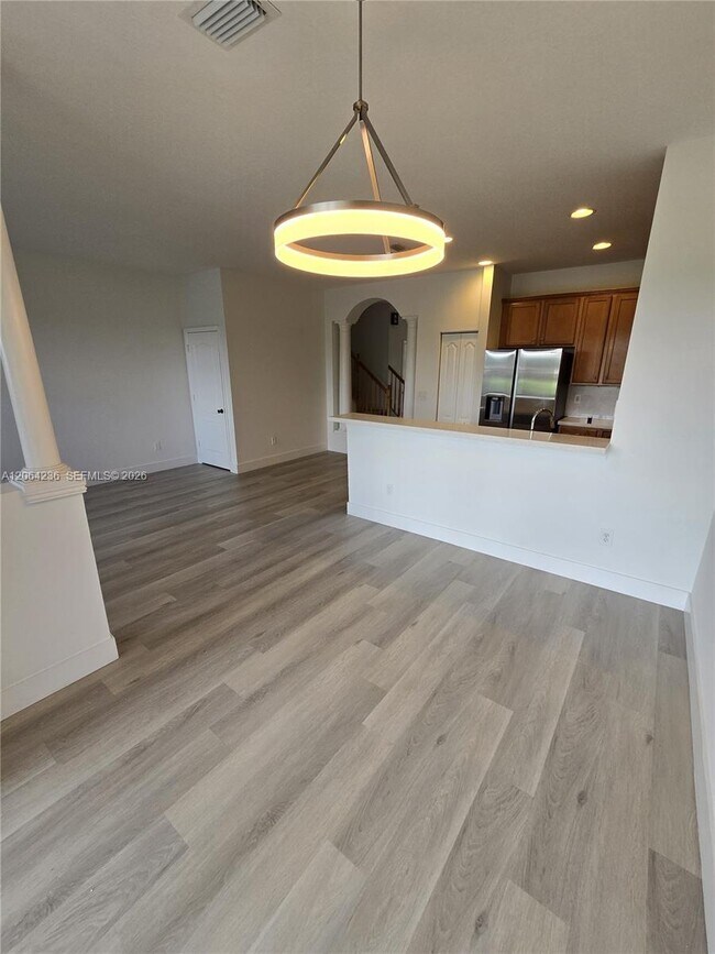 Building Photo - 331 River Bluff Ln