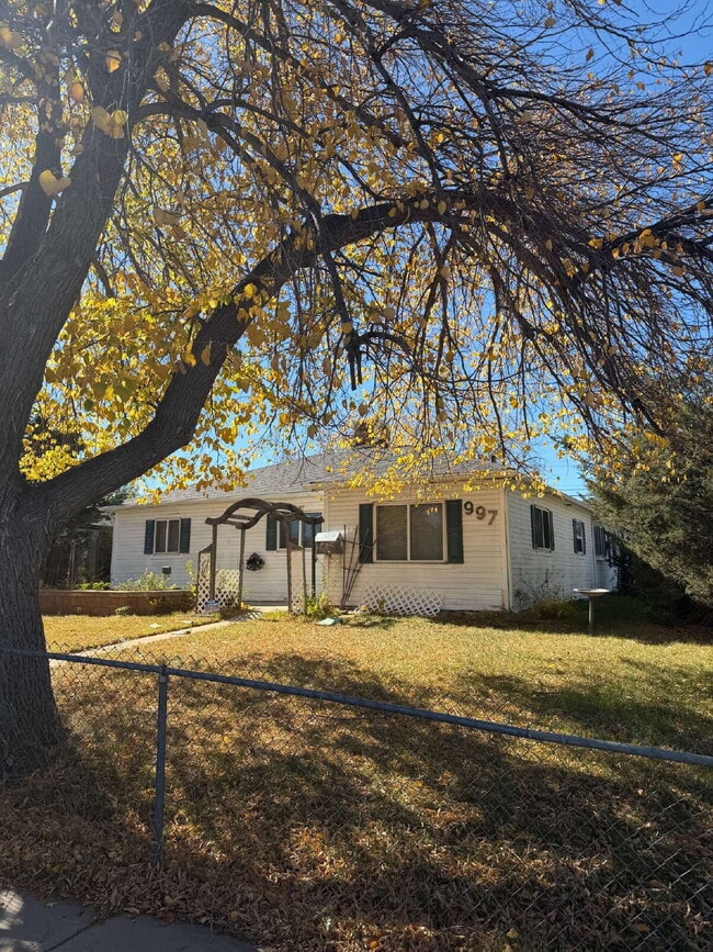 Building Photo - Ranch Style 3 bed, 1-1/2 bath Aurora Home ...