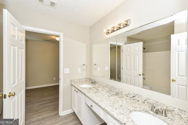 Building Photo - 4107 Robin Cir
