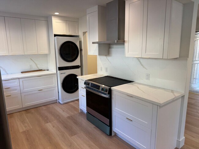 Building Photo - Rees