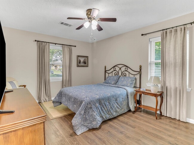 Building Photo - 805 Bluebonnet Ln